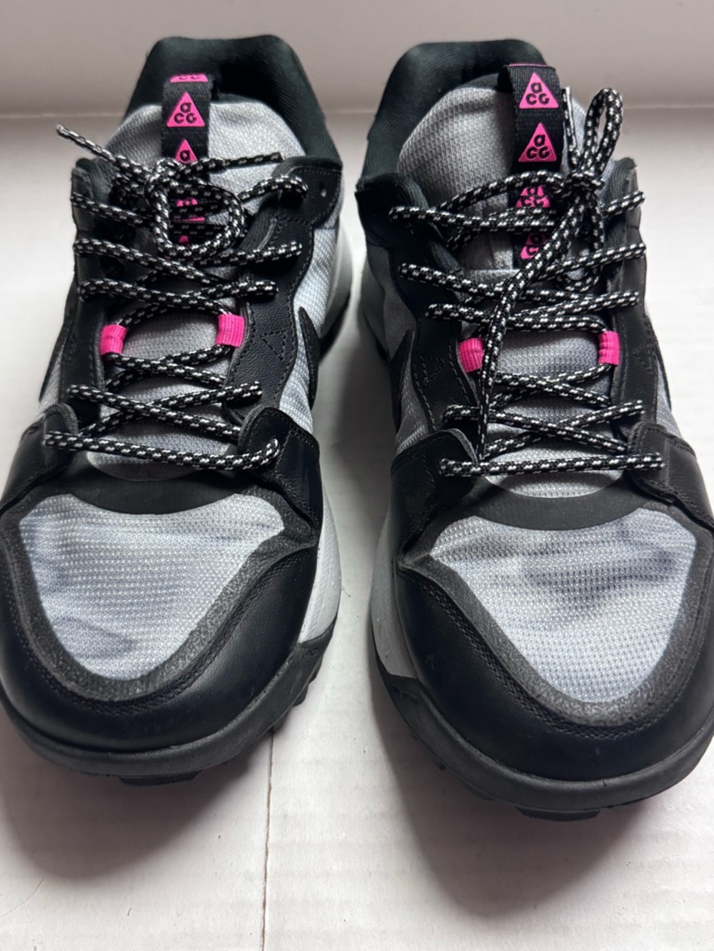 Nike ACG Lowcate SE Black/Hyper Pink/Wolf Gray/Black Trail Frame Sneakers 8.5